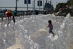 Renaissance Center Park Play Fountain for children